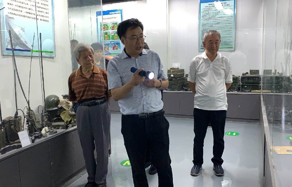 省协会领导陪同CRAC领导和工信厅领导参观河南商丘归德无线电博物馆